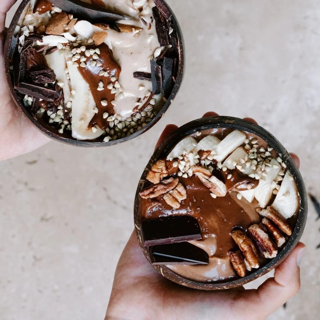 chocolate coconut smoothie bowl